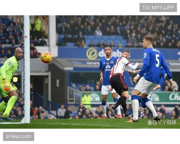 埃弗顿新帅首秀告捷，球队士气高涨迎转机