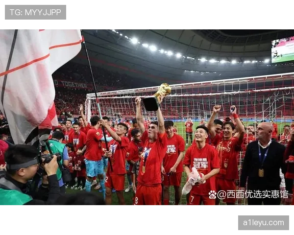 中超转会市场持续升温:多位国脚转战新东家表现抢眼 中超转会市场持续升温:多位国脚转战新东家表现抢眼