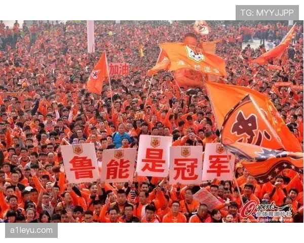 荣耀之路：本赛季足球联赛奖项揭晓，冠军归属引发热议