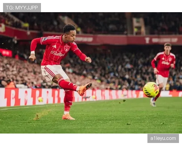 哈钦森闪耀英超舞台，率队迎战劲敌彰显竞争力提升