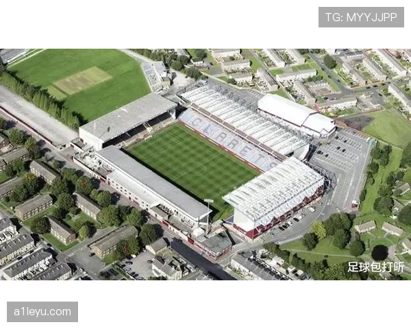 伯恩利新球场盛大启用,助力英超开启全新篇章 伯恩利新球场盛大启用,助力英超开启全新篇章