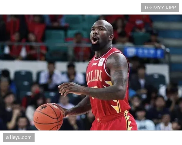 哈兰德中锋角色陷孤立争议，战术影响引专家与球迷热议