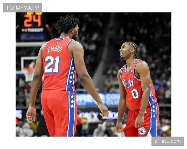 弗拉格无球跑动制造防守混乱，拉开空间效率显著提升